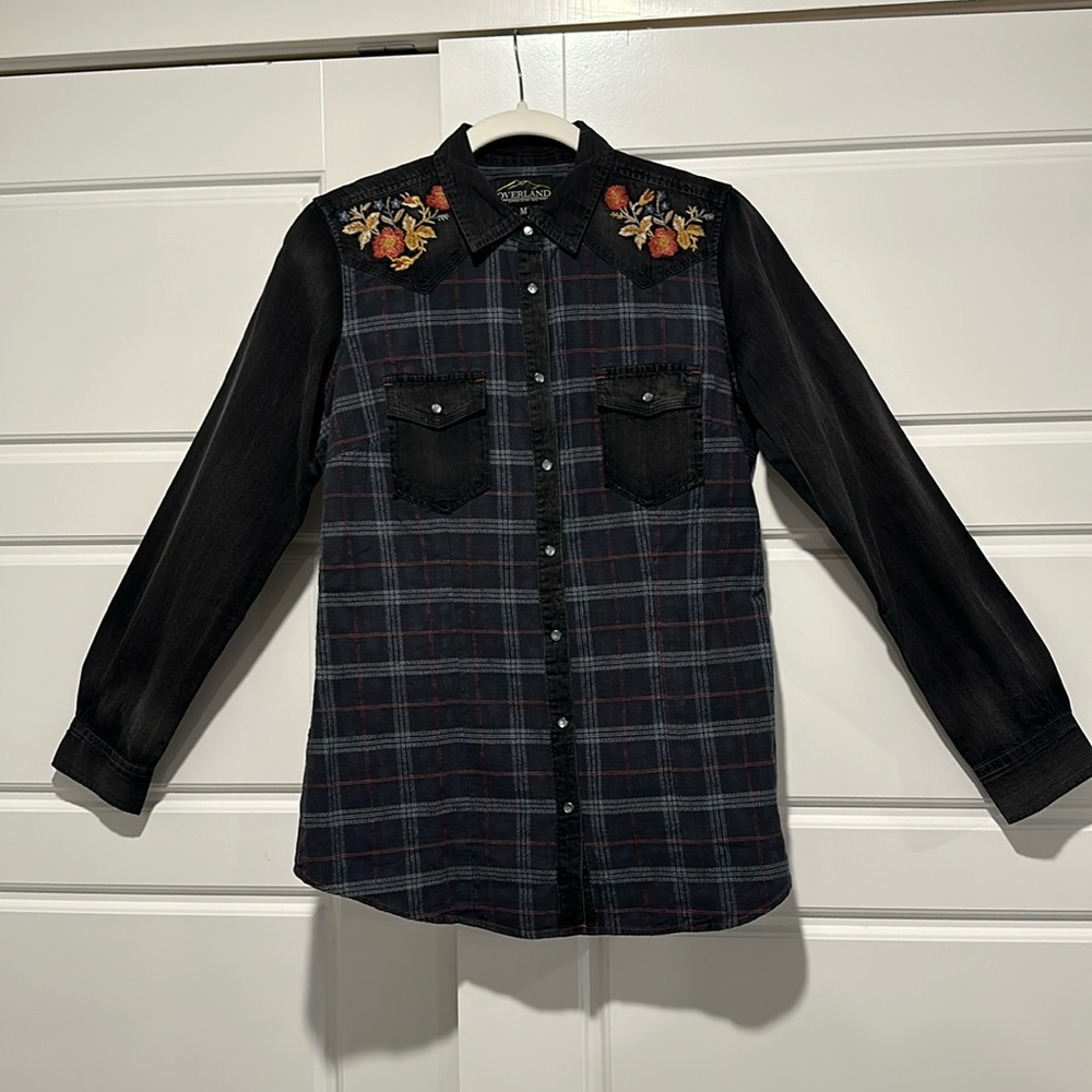 004 Overland Snap Button Shirt Women M Black Denim Plaid Floral Embroidered